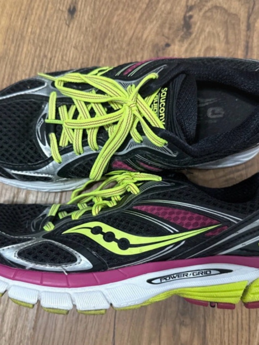 Saucony Women’s Black Neon Yellow Pink Running Shoes size 7.5